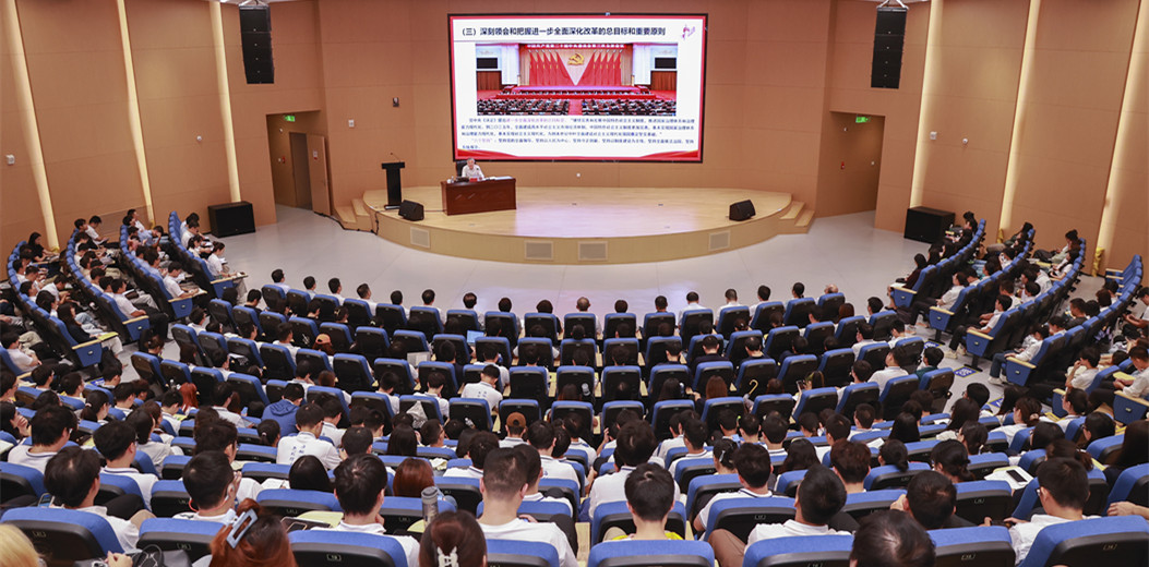 周紅波向崖州灣科技城入駐院校師生代表講授思政課